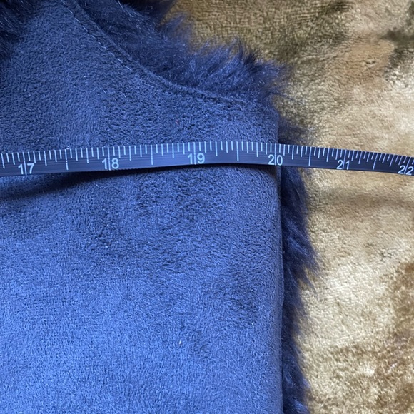 Loft SZ M Dark Grey Reversible Faux Suede and Fur Vest! - Picture 8 of 9